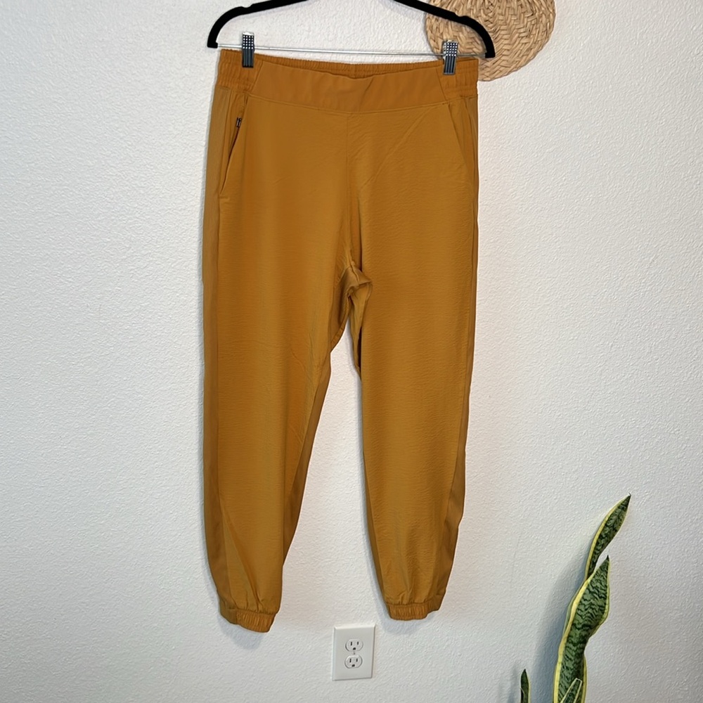 Athleta Textured Brooklyn Jogger - Size 10